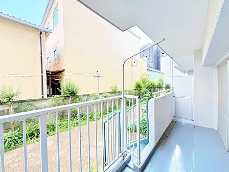 暮らしの中で、光と風を演出してくれるバルコニー。