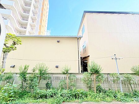 窓を開けると広がる青空。心をリフレッシュして日々を過ごしていきましょう。