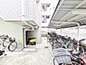 設備：整理整頓された駐輪場で、管理体制の良好さがうかがえます。