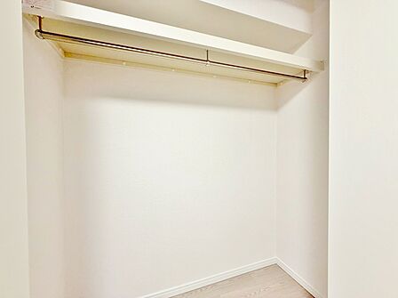 居室にはクローゼットがあり、荷物もスッキリ収納して快適にお過ごしいただけます。