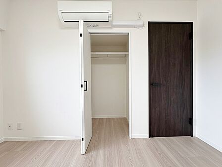 居室にはクローゼットがあり、荷物もスッキリ収納して快適にお過ごしいただけます。