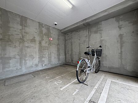 きちんと整備された駐輪場。住む方の心遣いが感じられます。