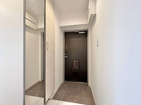 シューズボックスを完備した玄関です。