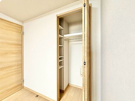 居室にはクローゼットがあり、荷物もスッキリ収納して快適にお過ごしいただけます。