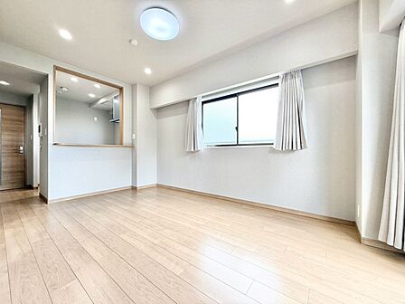 飾り過ぎないシンプルな内装と偏り過ぎないデザインで統一しました。