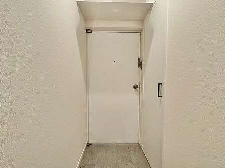 シューズボックスを完備した玄関です。