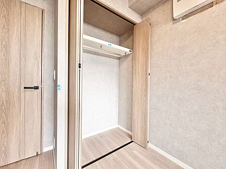 居室にはクローゼットがあり、荷物もスッキリ収納して快適にお過ごしいただけます。
