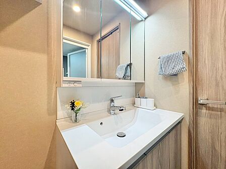 何かと物が増える場所だからこそ、スッキリと見映えの良い空間に。