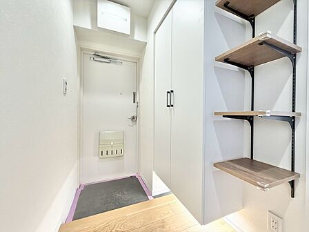 シューズボックスを完備した玄関です。