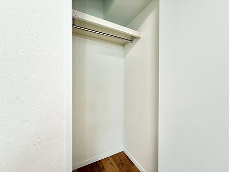 居室にはクローゼットがあり、荷物もスッキリ収納して快適にお過ごしいただけます。