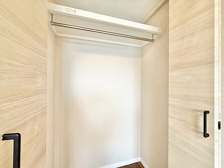 居室にはクローゼットがあり、荷物もスッキリ収納して快適にお過ごしいただけます。