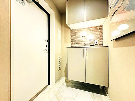 シューズボックスを完備した玄関です。