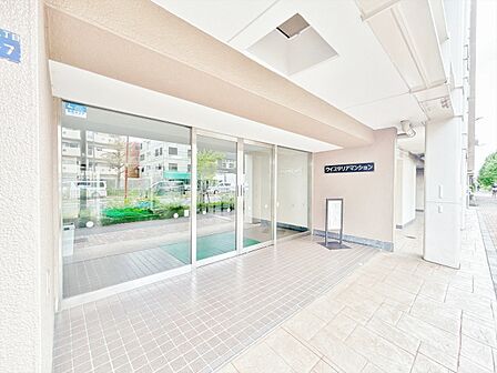 外と内をつなぐエントランスは、まさに顔となる場所。