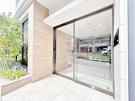 外と内をつなぐエントランスは、まさに顔となる場所。