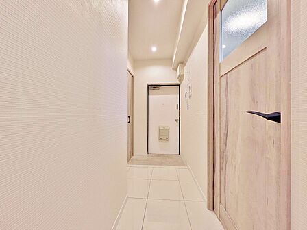 シューズボックスを完備した玄関です。
