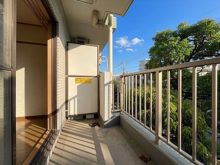 暮らしの中で、光と風を演出してくれるバルコニー。