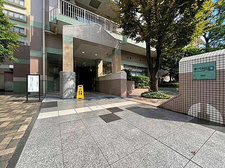 外と内をつなぐエントランスは、まさに顔となる場所。