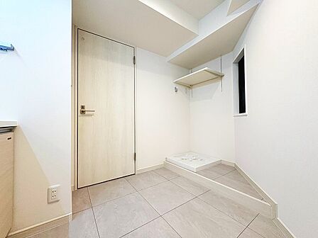 清潔感と心地よさを重視した、上質感漂うパウダールーム。