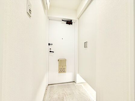 シューズボックスを完備した玄関です。