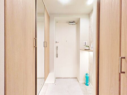 シューズボックスを完備した玄関です。