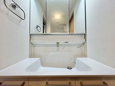 何かと物が増える場所だからこそ、スッキリと見映えの良い空間に。