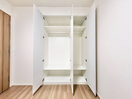 居室にはクローゼットがあり、荷物もスッキリ収納して快適にお過ごしいただけます。