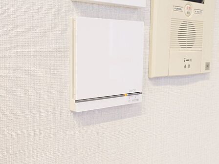 床から温めることによってエアコンとは違う暖かさを得られ、空気の乾燥も抑えられます。