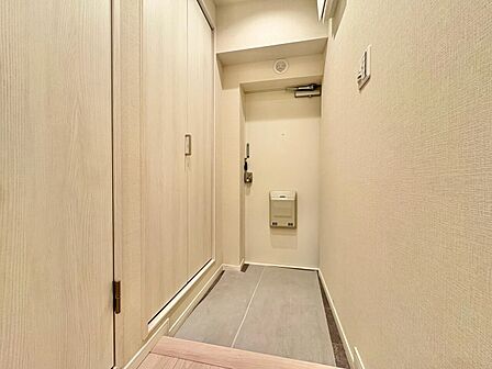シューズボックスを完備した玄関です。