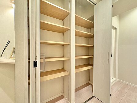 居室にはクローゼットがあり、荷物もスッキリ収納して快適にお過ごしいただけます。