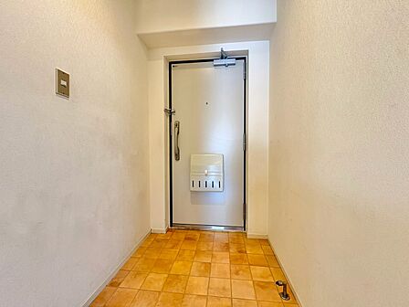 シューズボックスを完備した玄関です。