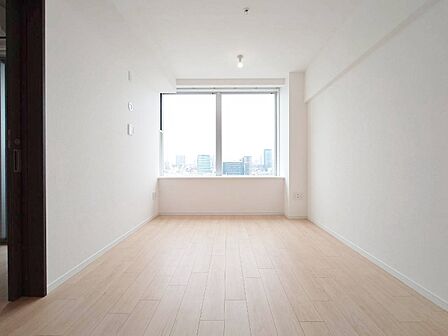 忙しく過ぎゆく日常を置き去るほど、ゆったりした時間が流れるリビング。