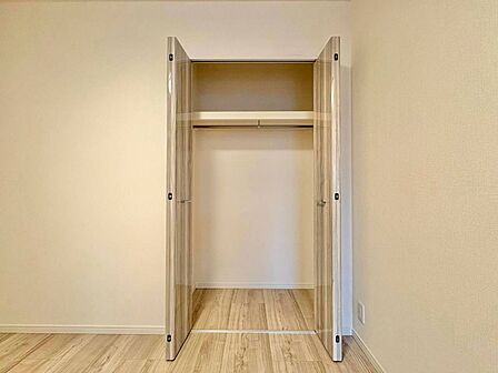 居室にはクローゼットがあり、荷物もスッキリ収納して快適にお過ごしいただけます。
