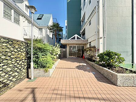 外と内をつなぐエントランスは、まさに顔となる場所。