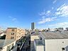 バルコニー：窓を開けると広がる青空。心をリフレッシュして日々を過ごしていきましょう。