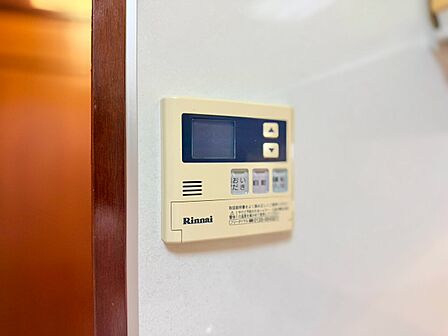 見やすい画面で操作しやすい給湯パネルです。