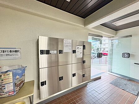 留守時に便利な宅配ボックスを完備。