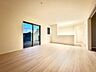 リビング/ダイニング：忙しく過ぎゆく日常を置き去るほど、ゆったりした時間が流れるリビング。