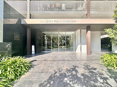 外と内をつなぐエントランスは、まさに顔となる場所。