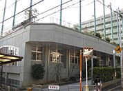 品川区立戸越台中学校（568m）