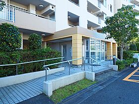 UR多摩ニュータウン長池公園せせらぎ通り南