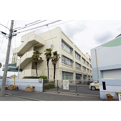 中学校「市立中川中学校まで910ｍ」