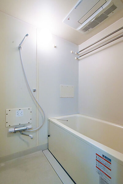 画像4:浴室換気乾燥機、自動お湯張り・追い焚き機能が付いています