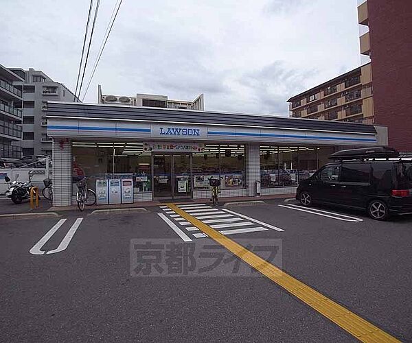 画像23:ローソン太秦北路町店まで123m 丸太町通り沿いにあり、駐車場も完備