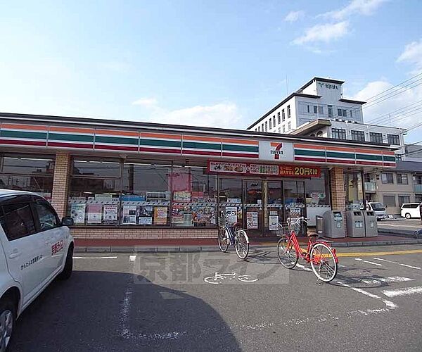 画像24:セブンイレブン京都西京極豆田町店まで366m 西小路花屋町を西に行ったところの北側にございます。