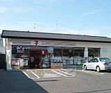 セブンイレブン深草大亀谷店まで540m 駐車場が広いんです。