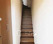 2階への階段