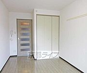 明るい洋室です