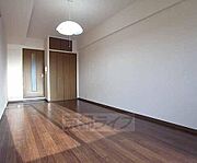 10帖以上の広々とした部屋です。