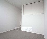 広々とした部屋です。