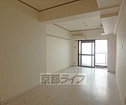 別方向から見た居室です。